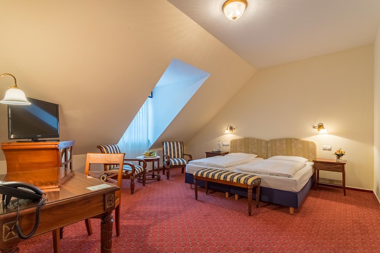 Schlosshotel Неккарбишофсхайм Экстерьер фото