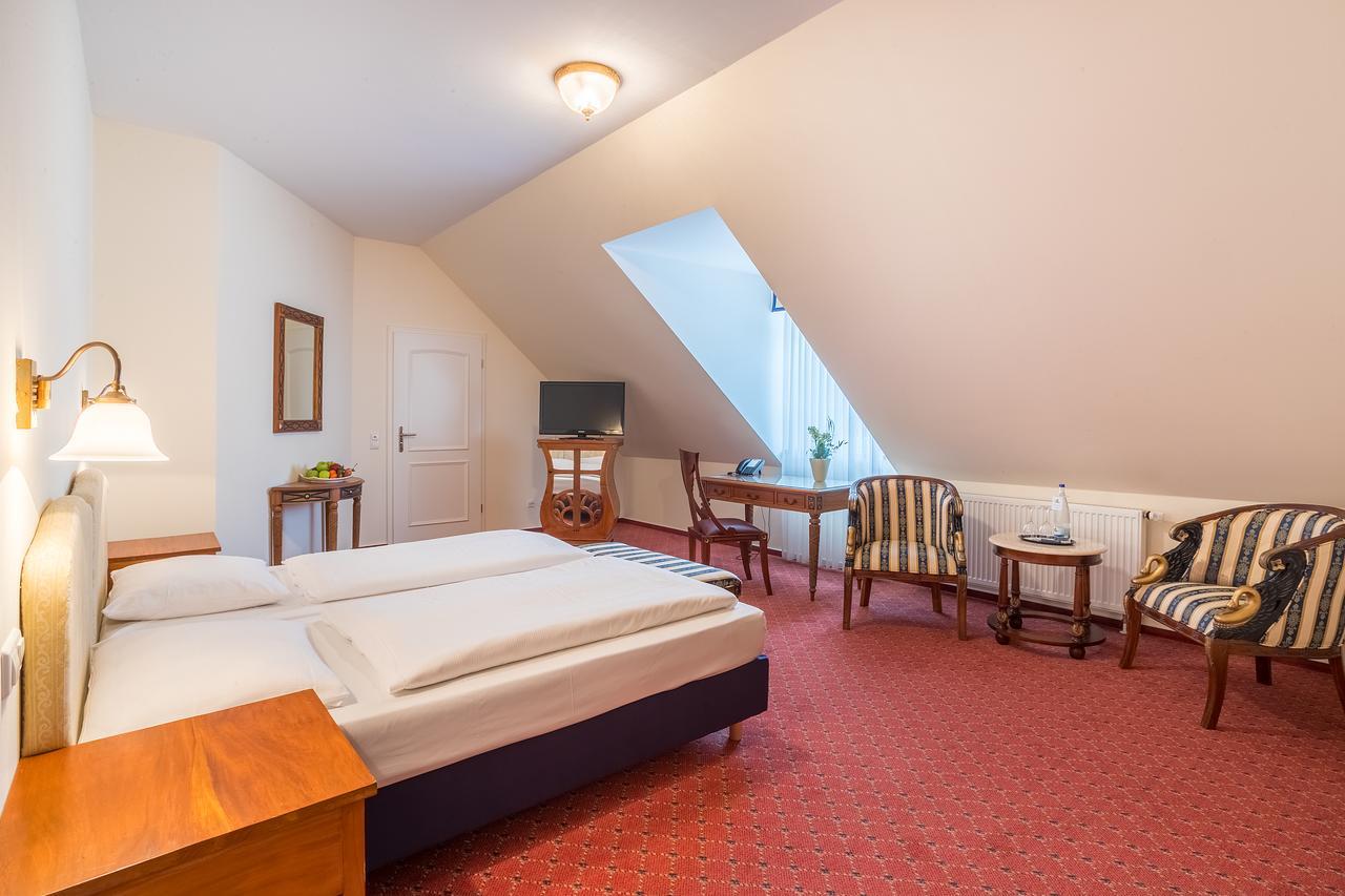 Schlosshotel Неккарбишофсхайм Экстерьер фото